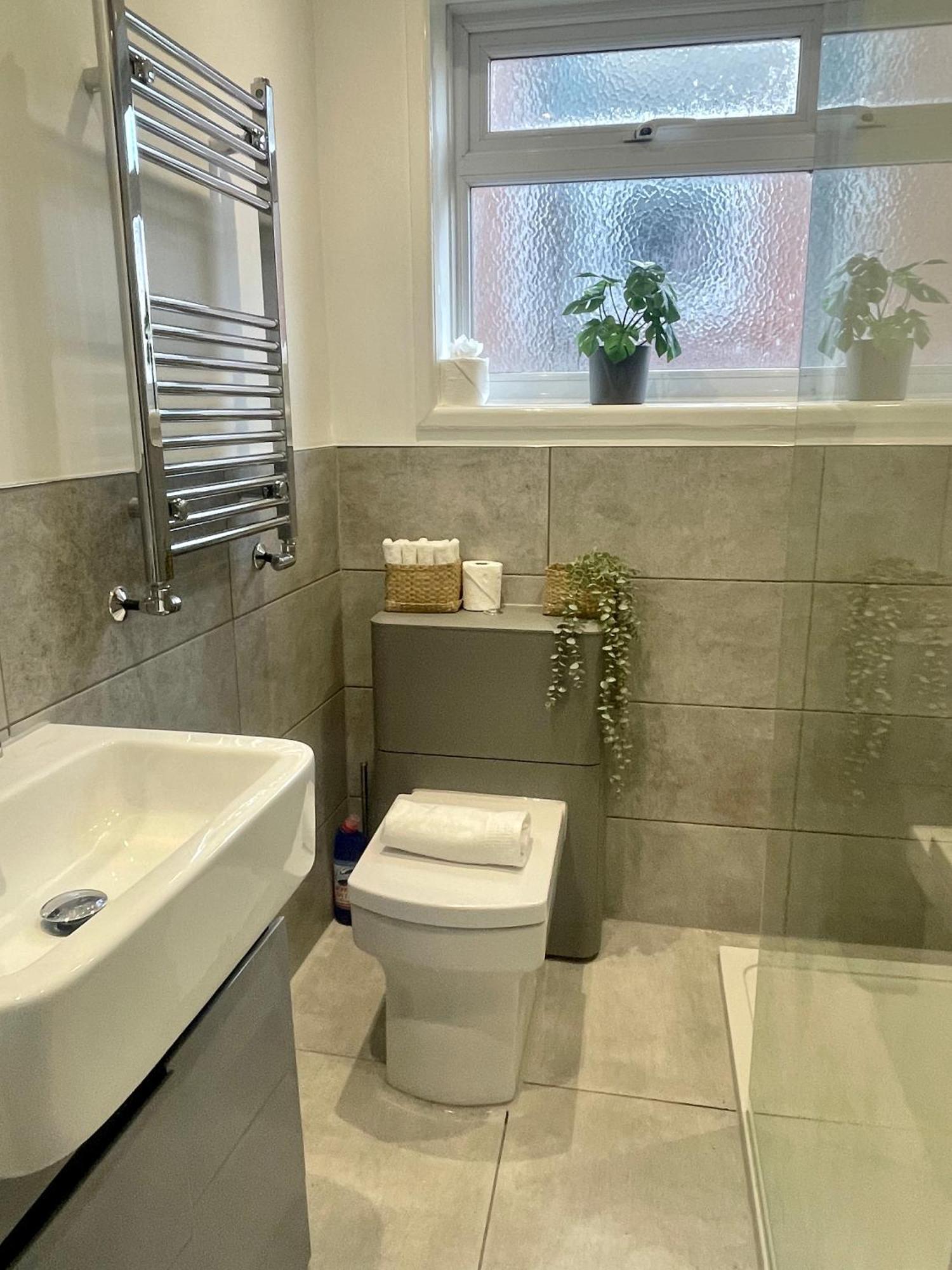 Newly Refurbished City Centre House With Parking Exeter Extérieur photo